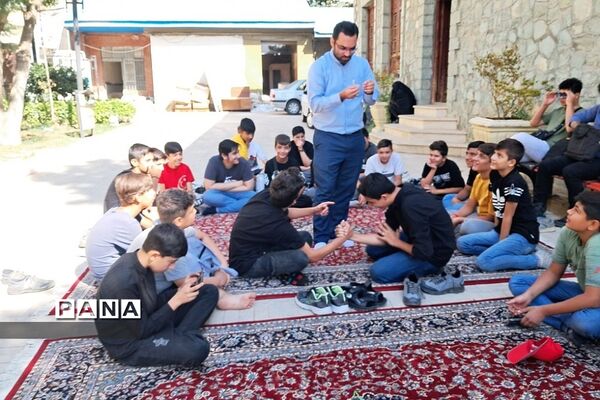 بازی‌های گروهی در اردوهای پسران مثبت هشتادیا در رودهن