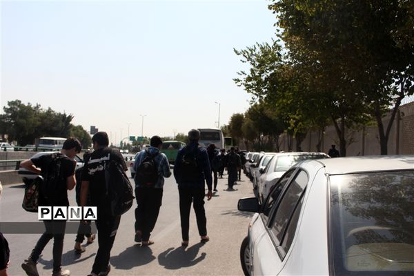 اعزام کاروان رهسپاران عصر ظهور از محلات کم‌برخوردار و روسای مراکز نیکوکاری به پیاده‌روی اربعین