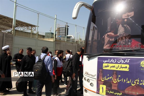 اعزام کاروان رهسپاران عصر ظهور از محلات کم‌برخوردار و روسای مراکز نیکوکاری به پیاده‌روی اربعین