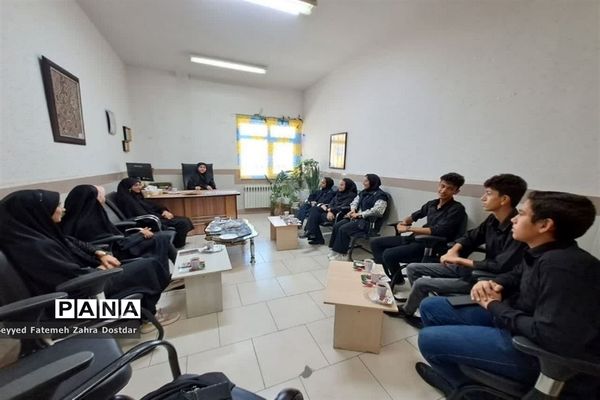 تجلیل مدیرکانون امام خمینی(ره) شهرستان سمنان از خبرنگاران پانا