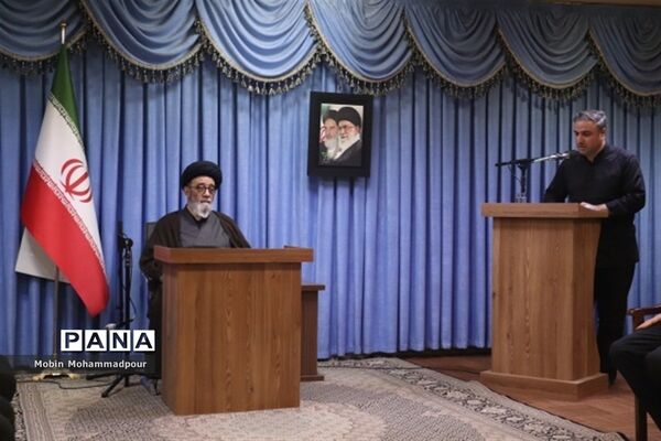 دیدار جمعی از عکاسان با نماینده ولی فقیه در آذربایجان شرقی