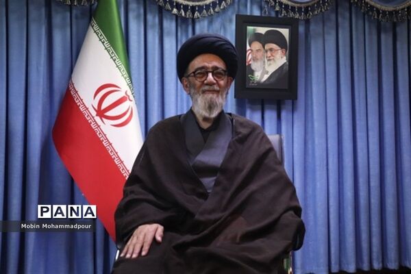دیدار جمعی از عکاسان با نماینده ولی فقیه در آذربایجان شرقی