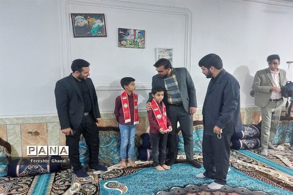 حضور وزیرآموزش و پرورش در منزل دانش‌آموز شجاع حادثه تروریستی شاهچراغ (ع)
