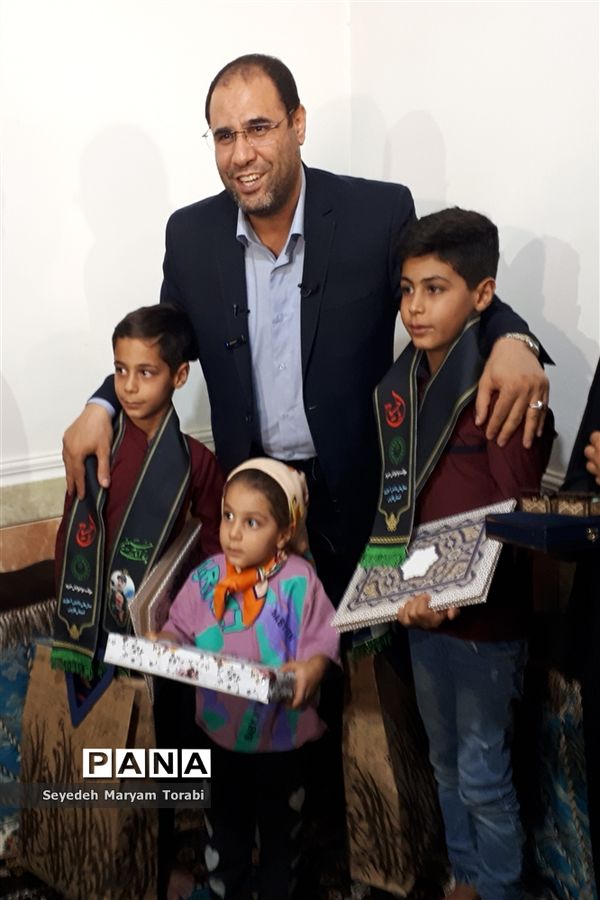 حضور وزیرآموزش و پرورش در منزل دانش‌آموز شجاع حادثه تروریستی شاهچراغ (ع)