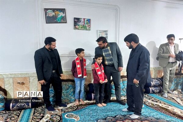 حضور وزیرآموزش و پرورش در منزل دانش‌آموز شجاع حادثه تروریستی شاهچراغ (ع)