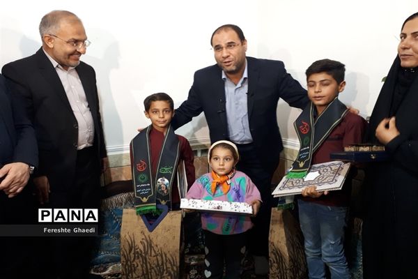 حضور وزیرآموزش و پرورش در منزل دانش‌آموز شجاع حادثه تروریستی شاهچراغ (ع)