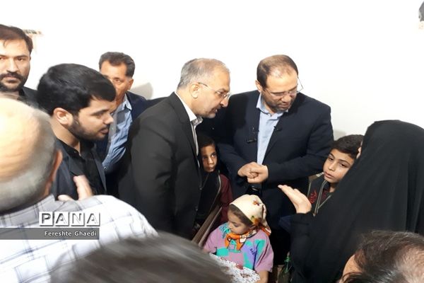 حضور وزیرآموزش و پرورش در منزل دانش‌آموز شجاع حادثه تروریستی شاهچراغ (ع)