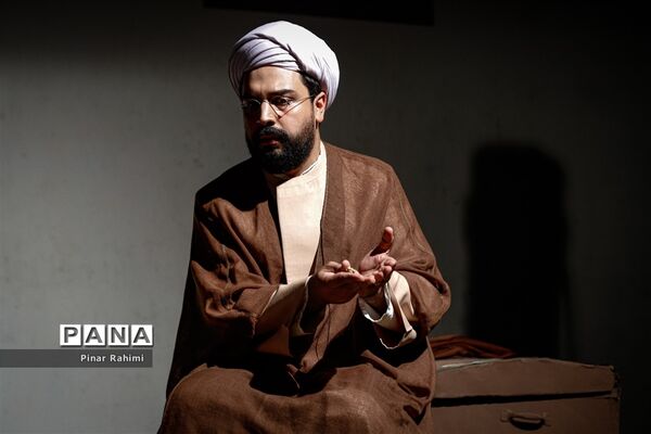 اجرای نمایش (آ شِیخ محمد خیابانی) در صحنه