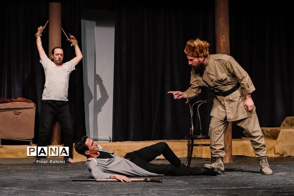 اجرای نمایش (آ شِیخ محمد خیابانی) در صحنه