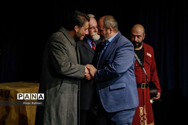 اجرای نمایش (آ شِیخ محمد خیابانی) در صحنه