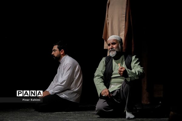 اجرای نمایش (آ شِیخ محمد خیابانی) در صحنه
