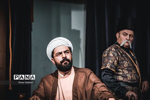 اجرای نمایش (آ شِیخ محمد خیابانی) در صحنه