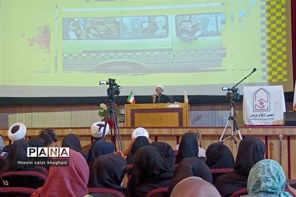 برگزاری کارگاه آموزشی اخلاق حرفه‌ای کسب و کار رانندگان سرویس مدارس  در شیراز