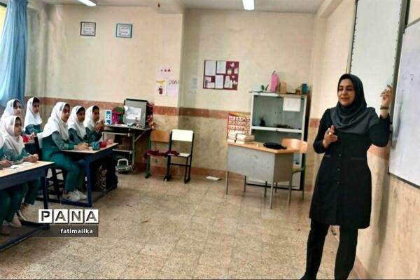برگزاری کلاس‌های تابستانی در مدرسه پروین‌ اعتصامی شهرستان‌ فیروزکوه