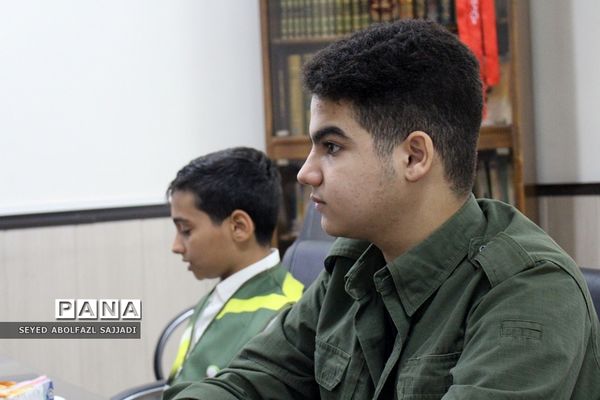 نشست هم‌اندیشی  پسران تیم دانش‌آموزی تولید محتوا سازمان دانش‌آموزی شهرستان‌های تهران