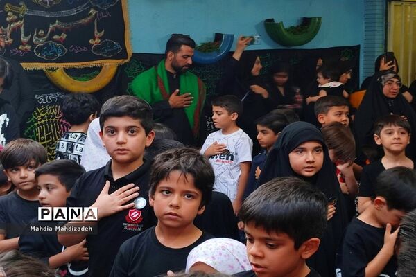 برگزاری مراسم آیین سوگواره کودکان عاشورایی در ناحیه ۶ مشهد مقدس