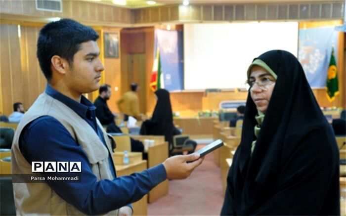 بهترین متخصصان حوزه کودک و نوجوان معلمان هستند