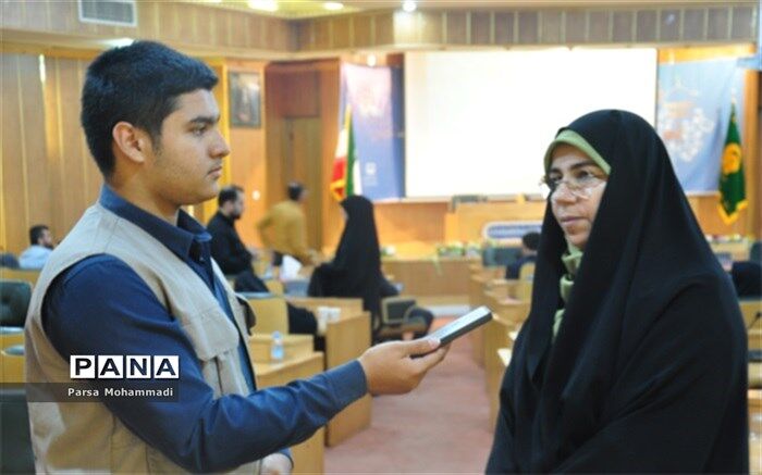 بهترین متخصصان حوزه کودک و نوجوان معلمان هستند