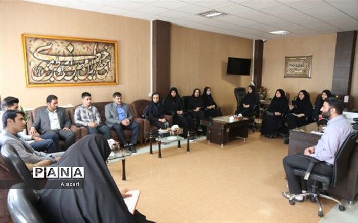دیدار خبرنگاران پانا و سفیران رسانه با مدیر کل فرهنگ و ارشاد شهرکرد