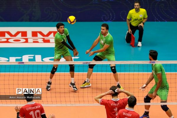 دیدار تیم‌های والیبال کره جنوبی و پاکستان