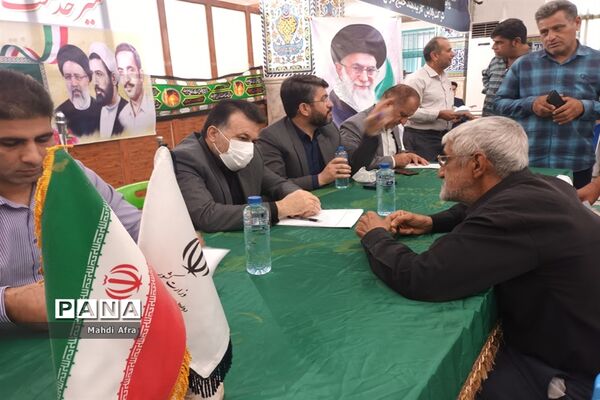 برپایی میز خدمت در مصلی نماز جمعه بهبهان به مناسبت هفته دولت