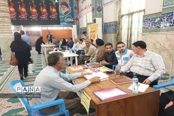 برپایی میز خدمت در مصلی نماز جمعه بهبهان به مناسبت هفته دولت