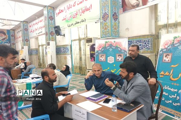 برپایی میز خدمت در مصلی نماز جمعه بهبهان به مناسبت هفته دولت