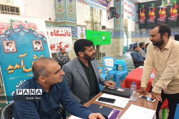 برپایی میز خدمت در مصلی نماز جمعه بهبهان به مناسبت هفته دولت