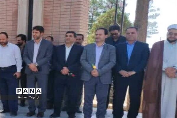 آیین عطر افشانی و گلباران گلزار مطهر شهدا در شهرستان مه ولات