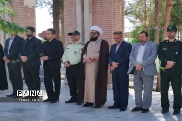 آیین عطر افشانی و گلباران گلزار مطهر شهدا در شهرستان مه ولات