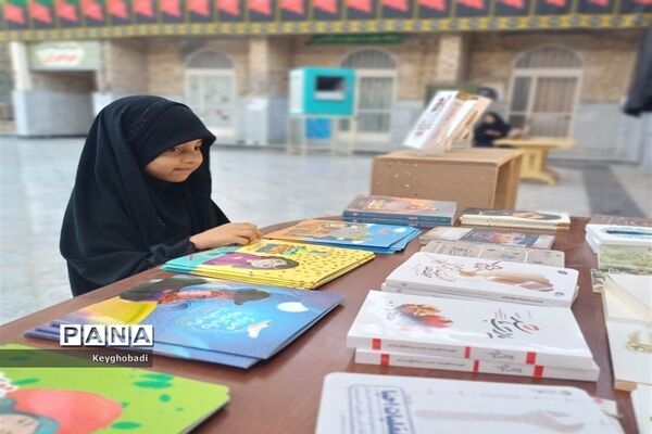 اقامه نماز جمعه با حضور مدیر کل آموزش و پرورش استان اصفهان