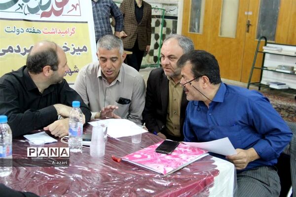 میزخدمت ادارات در میعادگاه نماز جمعه شهرکرد