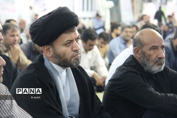 میزخدمت ادارات در میعادگاه نماز جمعه شهرکرد