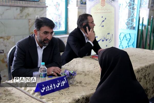میزخدمت ادارات در میعادگاه نماز جمعه شهرکرد
