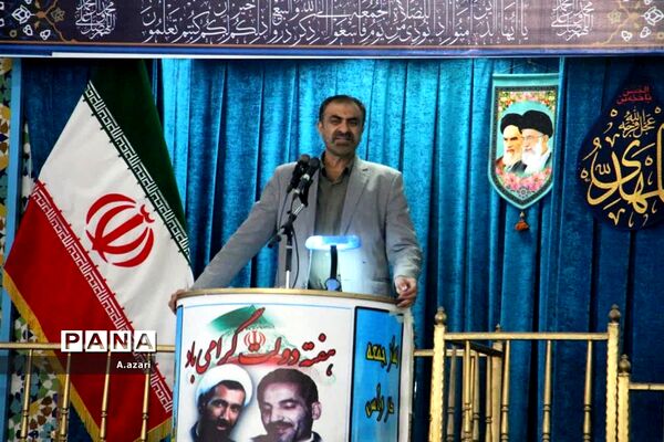 میزخدمت ادارات در میعادگاه نماز جمعه شهرکرد