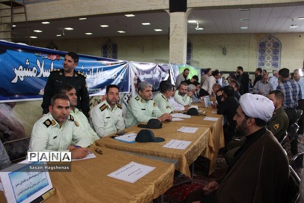 برگزاری  نماز جمعه شهرستان اسلامشهر و برپایی میزخدمت به مناسبت هفته دولت