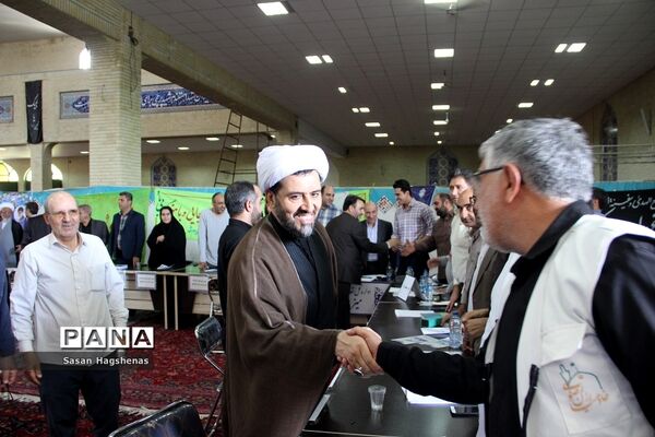 برگزاری  نماز جمعه شهرستان اسلامشهر و برپایی میزخدمت به مناسبت هفته دولت
