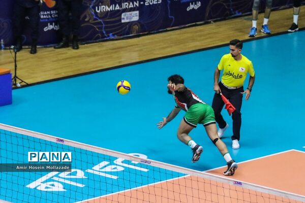 دیدار تیم‌های ایران و عراق در لیگ والیبال مردان آسیا