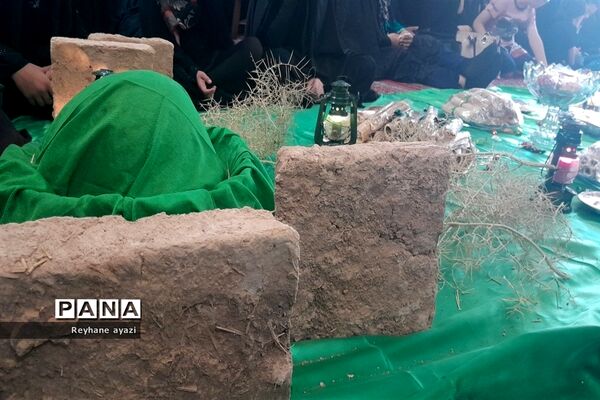 روضه خانگی مجلس عزاداری حضرت رقیه با دکلمه خوانی دانش‌آموزان عضو سازمان دانش‌آموزی