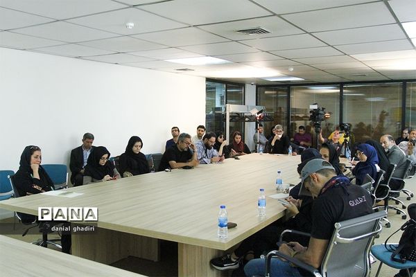 نشست صمیمانه مدیرکل هنرهای تجسمی با اصحاب رسانه