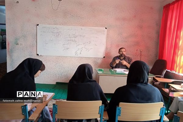 کلاس‌های قرارگاه جهادی در کانون فرهنگی رضوان محمودآباد