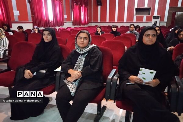 کلاس‌های قرارگاه جهادی در کانون فرهنگی رضوان محمودآباد