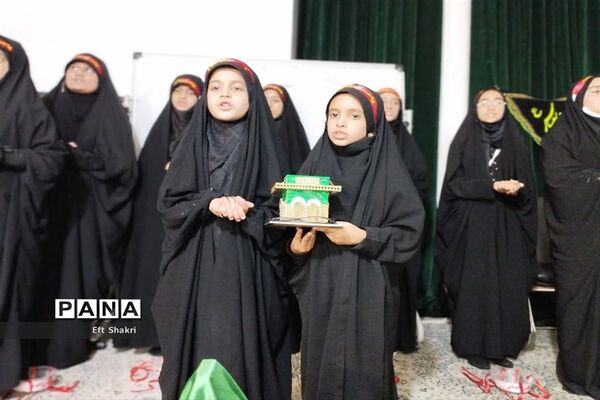 اجرای سرود در سالروز شهادت حضرت رقیه(س) توسط دانش آموزان دبستان ریاحین ناحیه یک یزد