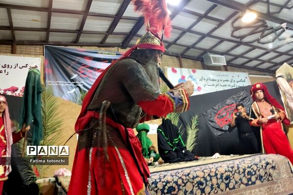 اجتماع فرزندان حسینی ومادران زینبی با اجرای گروه تعزیه چهارده معصوم (ع) در محله سعدی