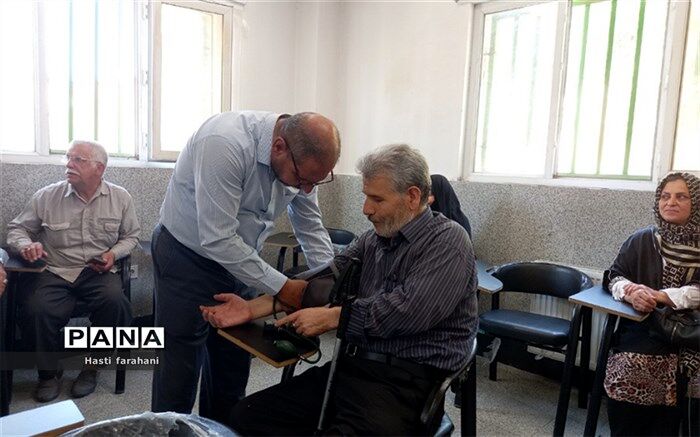 برگزاری سمینار رایگان سلامت، برای خانواده‌های شهدا و ایثارگران در قرچک/فیلم