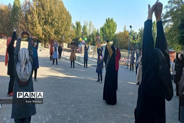 ورزش صبحگاهی بانوان در بوستان نیلوفر آبی