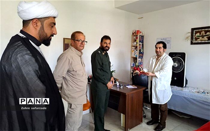 از تعدادی از پزشکان رودهن توسط فرماندهی بسیج رودهن تقدیر شد