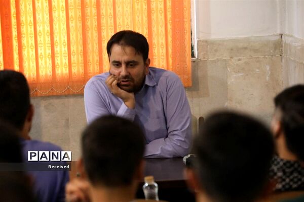برگزاری کلاس‌ها و کارگاه‌های آموزشی در نخستین روز اردوی پویش کتابخوانی «هیس طوری»