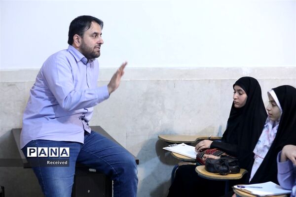 برگزاری کلاس‌ها و کارگاه‌های آموزشی در نخستین روز اردوی پویش کتابخوانی «هیس طوری»
