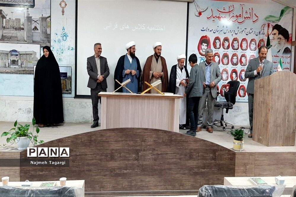 محفل قرآنی و اختتامیه کلاس‌های قرآن در شهرستان مه ولات